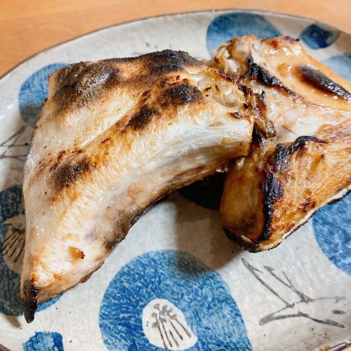 ブリかまの塩焼き 外はカリカリ中はふっくら レシピ 作り方 By きっちんmiwa 楽天レシピ ブリかまの塩焼き 外はカリカリ中はふっくら レシピ 作り方 By きっちんmiwa 楽天レシピ